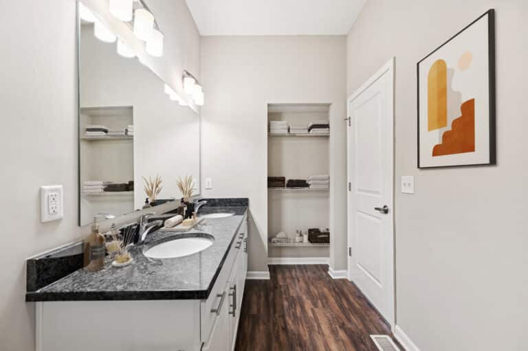 District-at-Linworth-Apartments-Unit-6410-bath1